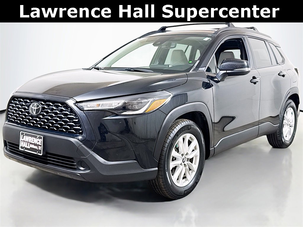 2022 Toyota Corolla Cross LE's photo