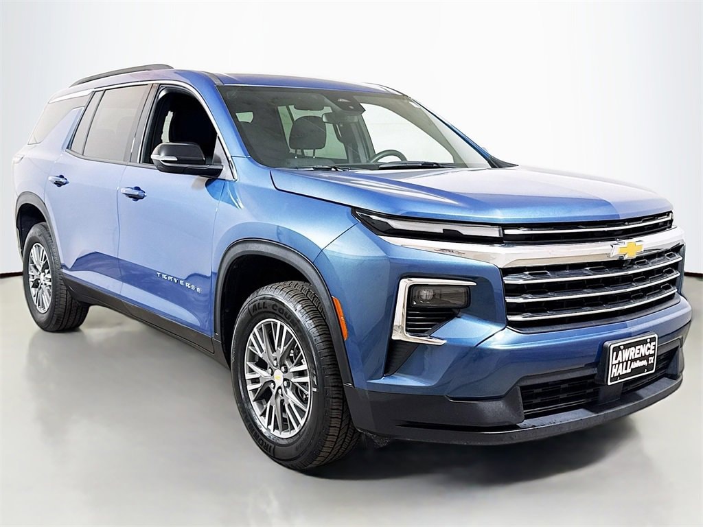 Used 2025 Chevrolet Traverse LT SUV