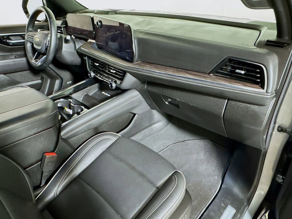 2025 Chevrolet Suburban Premier - Photo 29