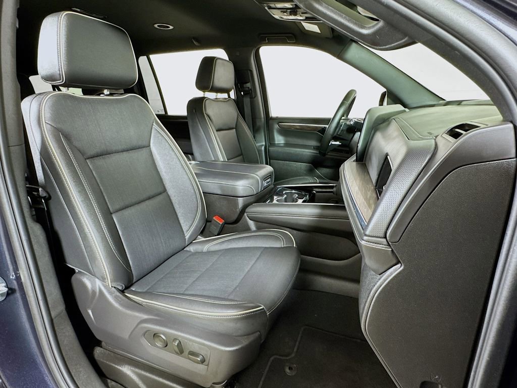 2025 Chevrolet Suburban Premier - Photo 28