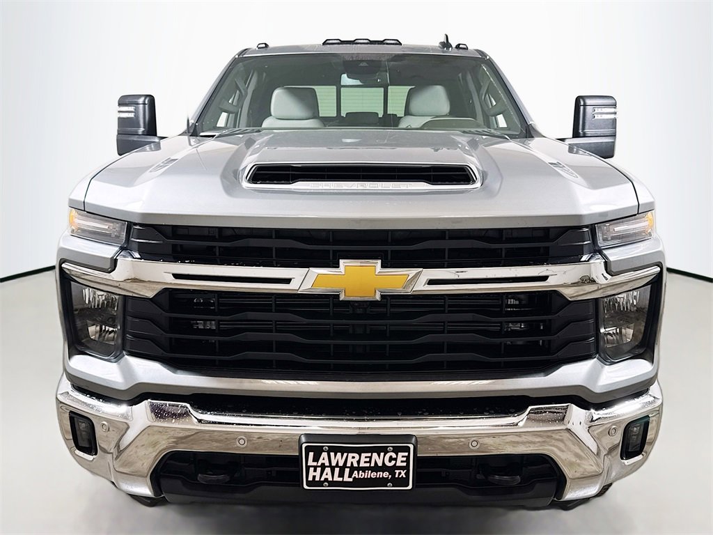 2026 Chevrolet Silverado 3500HD LT photo 2