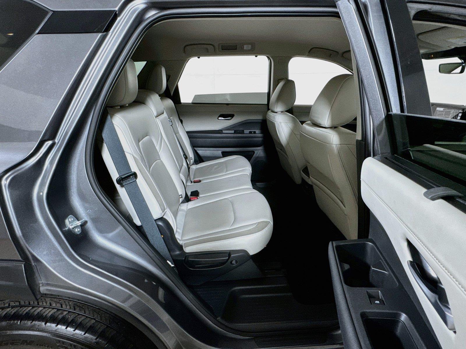 2025 Nissan Pathfinder SL - Photo 26