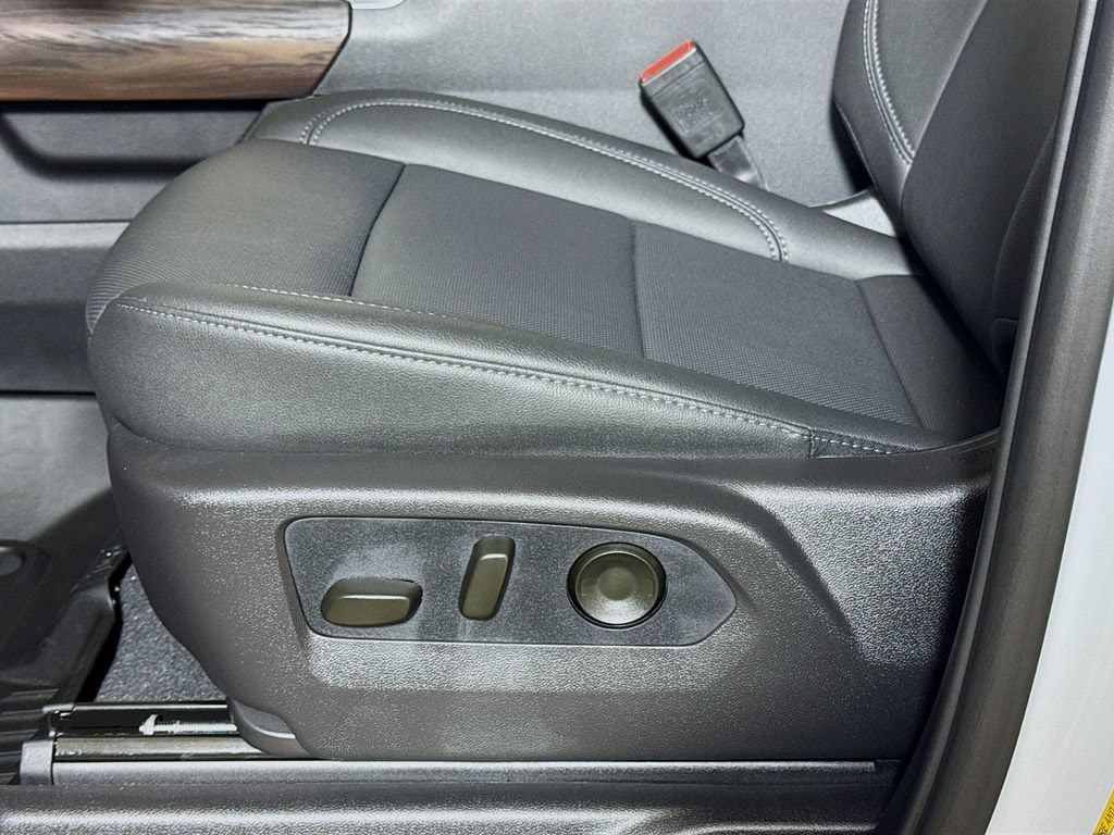 2026 GMC Sierra 1500 SLT - Photo 18