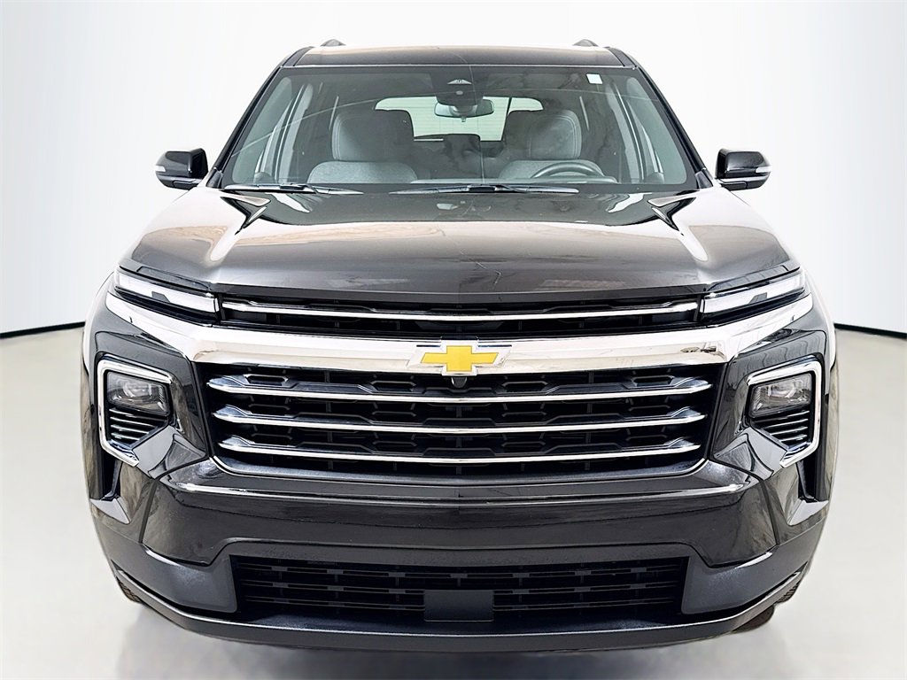 2025 Chevrolet Traverse photo 2