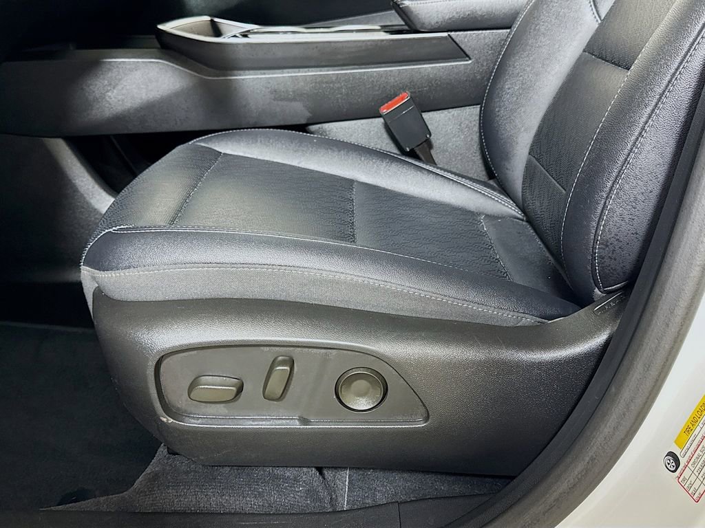 2025 Chevrolet Equinox LT - Photo 17