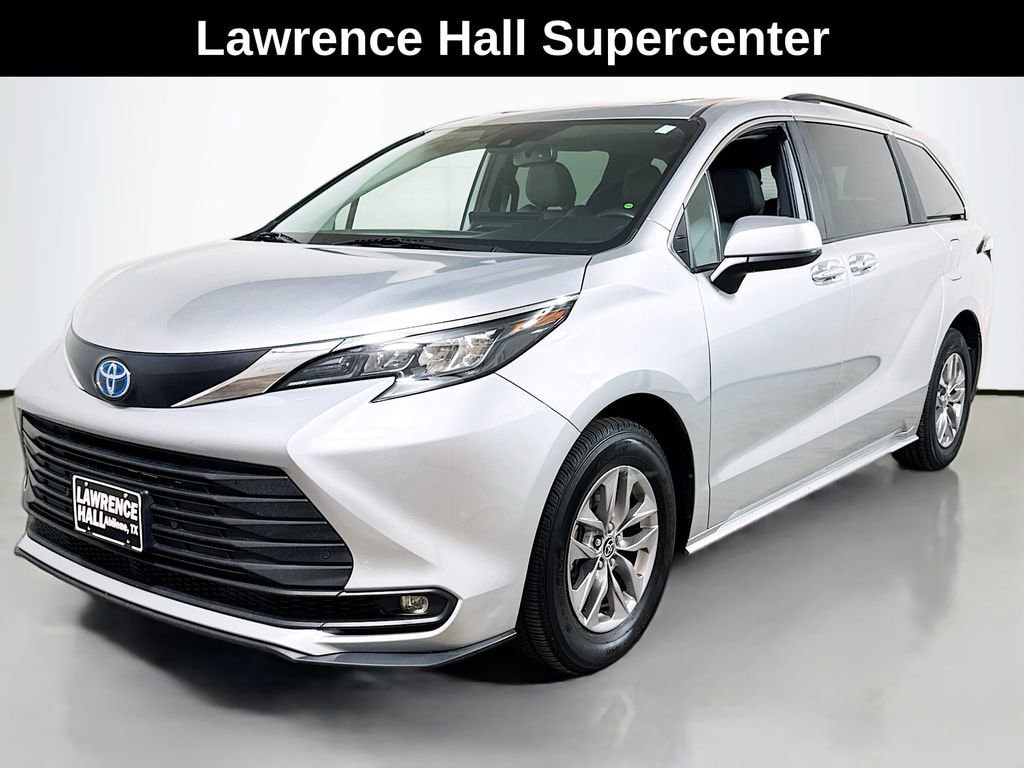 2025 Toyota Sienna XLE 8-Passenger Hybrid FWD's photo