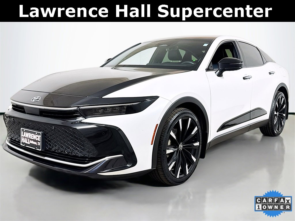 2024 Toyota Crown Platinum's photo