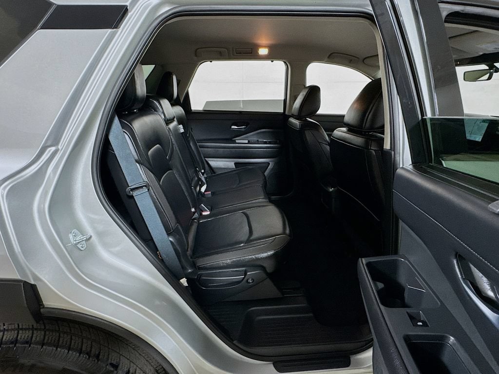 2025 Nissan Pathfinder SL - Photo 27