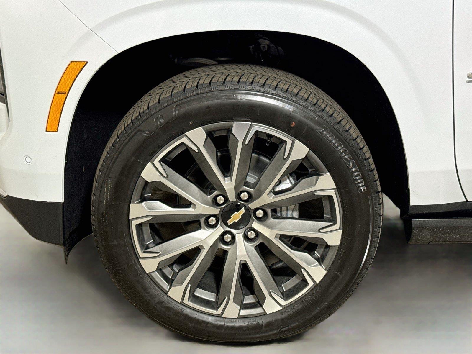 2027 Chevrolet Suburban High Country - Photo 19