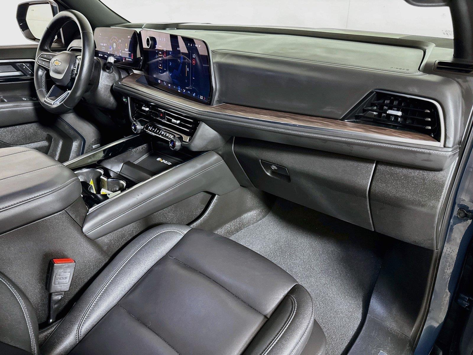 2026 Chevrolet Suburban LT - Photo 28
