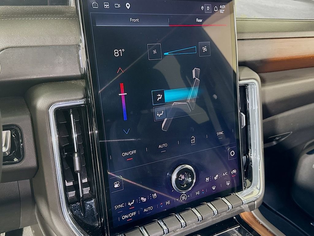 2025 GMC Yukon XL Denali - Photo 14