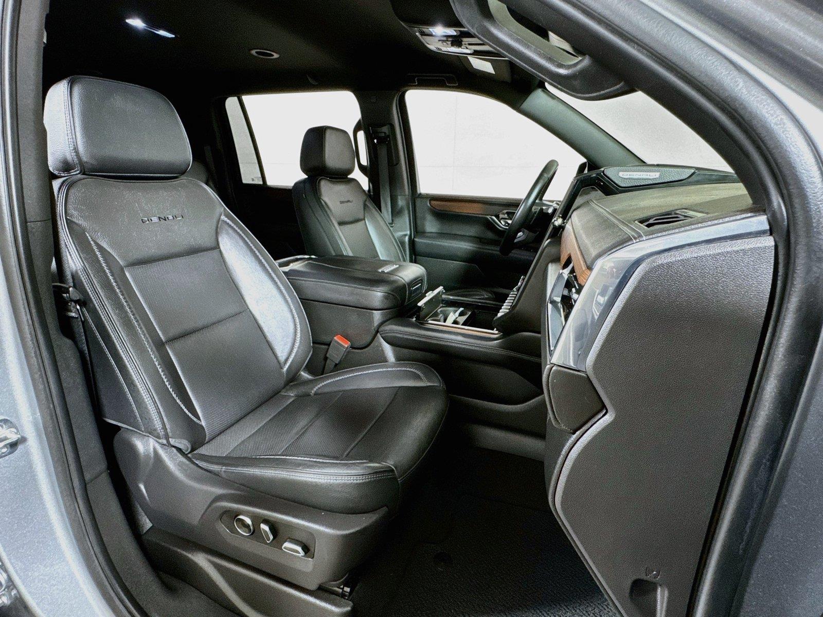 2025 GMC Yukon XL Denali - Photo 28
