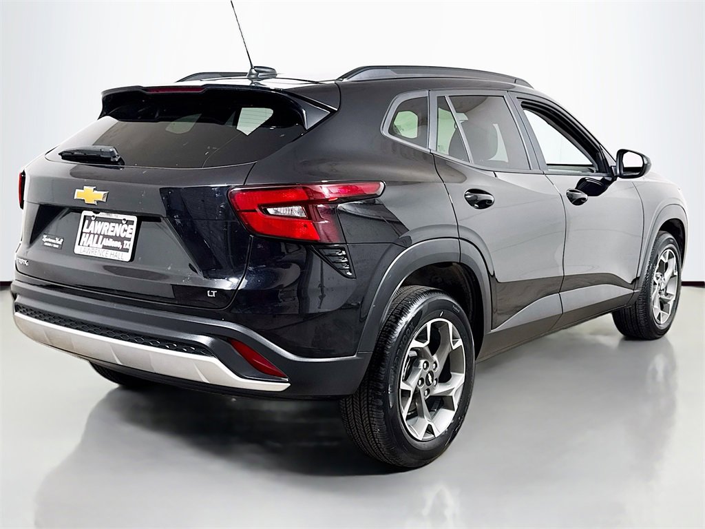2025 Chevrolet Trax LT photo 4