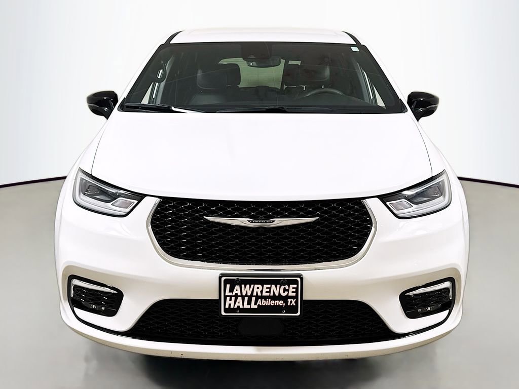 Used 2025 Chrysler Pacifica Select