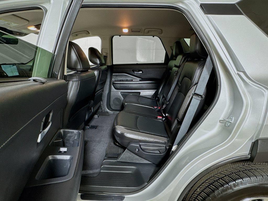 2025 Nissan Pathfinder SL - Photo 23