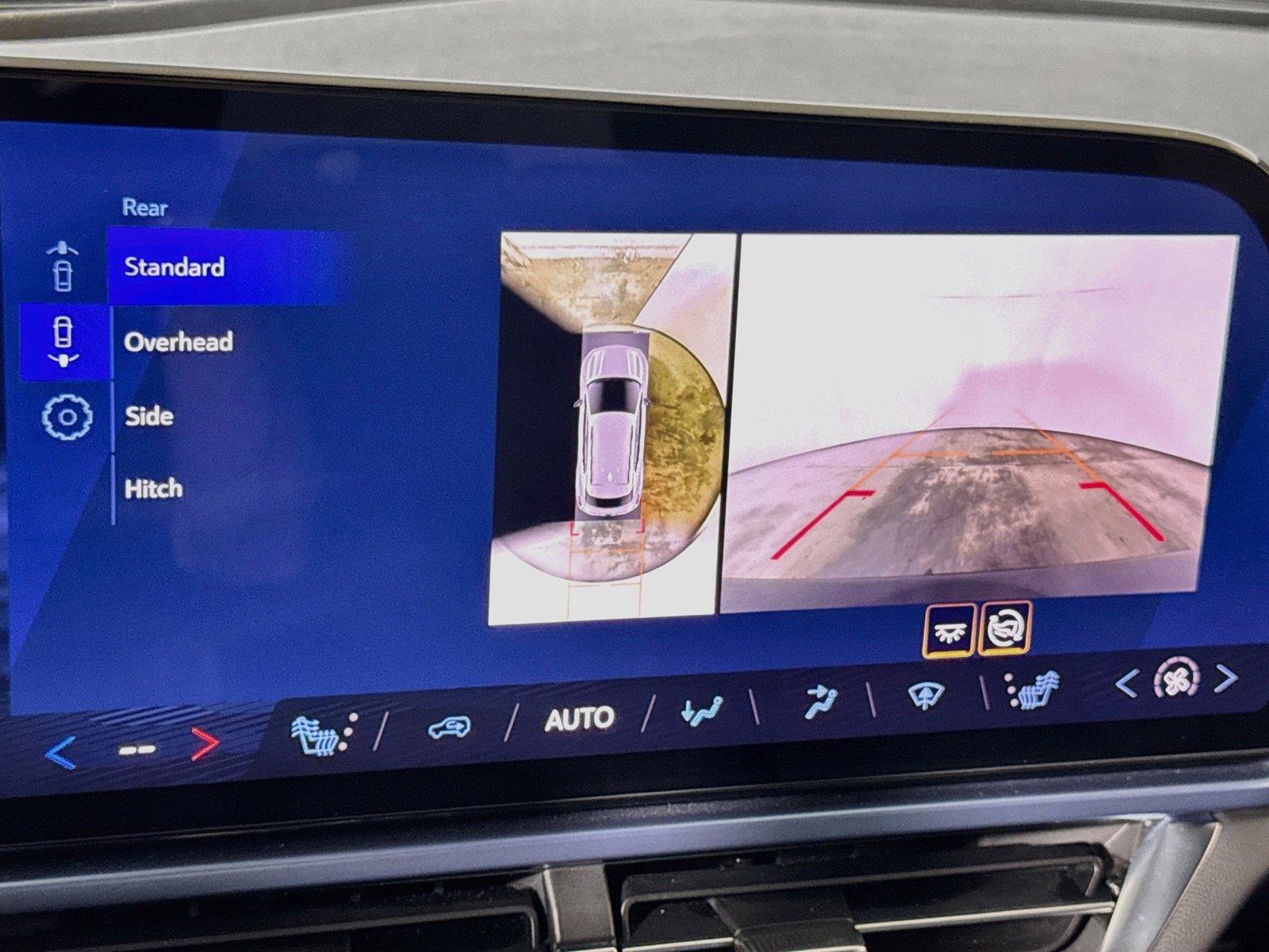 2024 Chevrolet Equinox EV LT - Photo 11