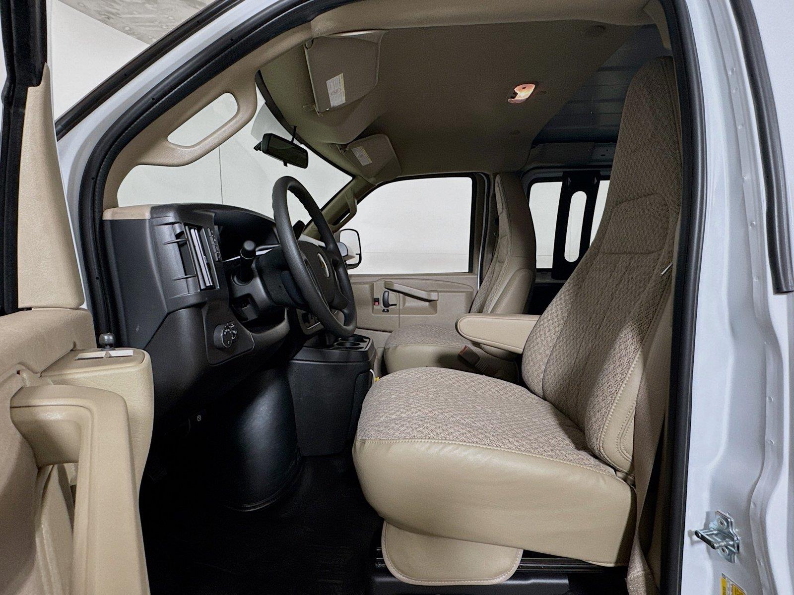 2025 Chevrolet Express Cargo Work Van - Photo 11