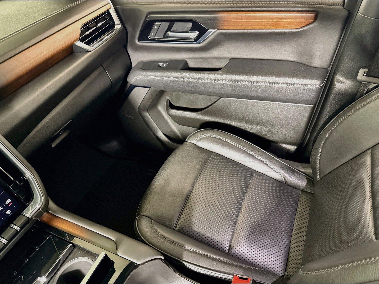 2025 GMC Yukon Denali - Photo 21