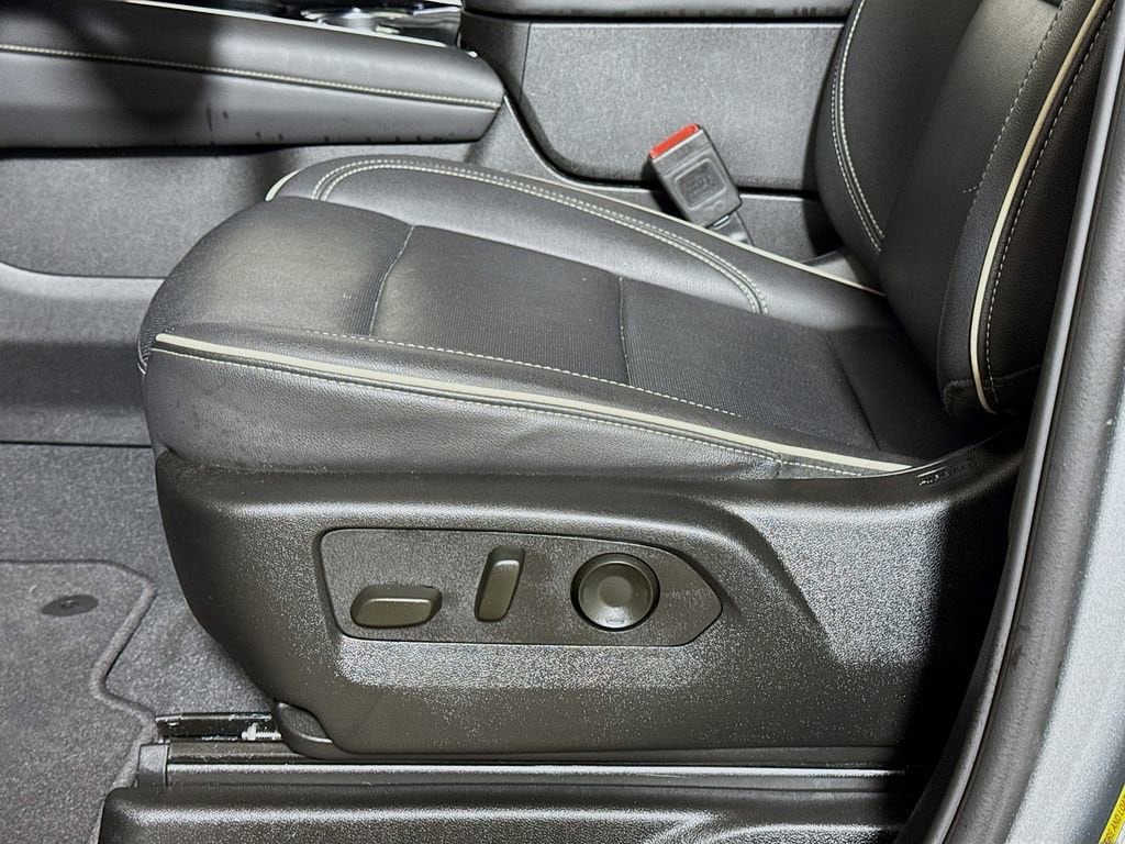 2025 Chevrolet Suburban Premier - Photo 18