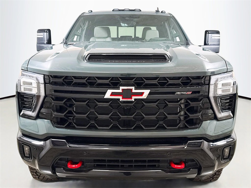 2025 Chevrolet Silverado 2500HD ZR2 photo 2