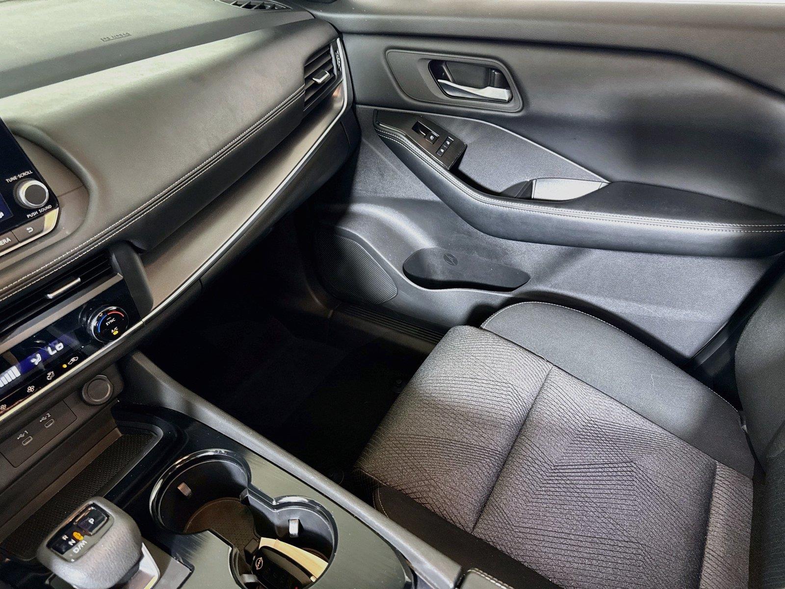 2025 Nissan Rogue SV - Photo 19