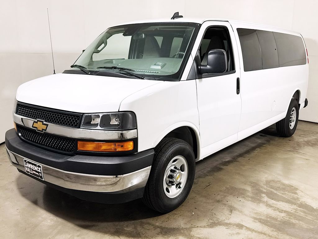 2025 Chevrolet Express 3500 LT Extended's photo