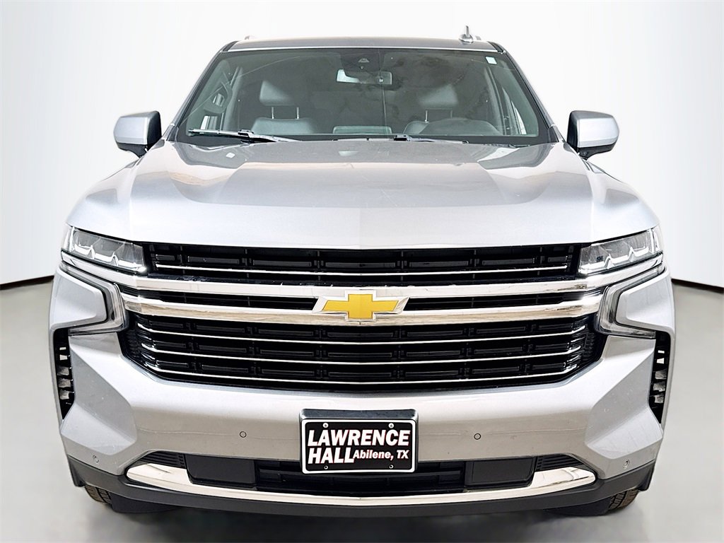 2023 Chevrolet Suburban LT photo 2