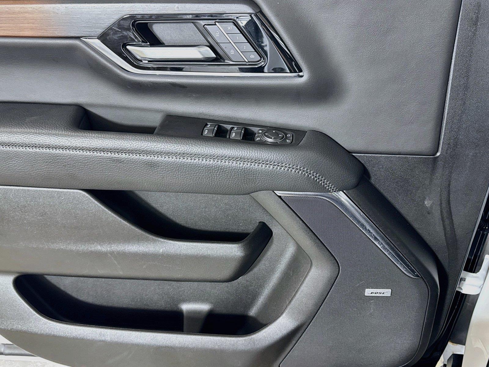 2025 GMC Yukon Denali - Photo 15
