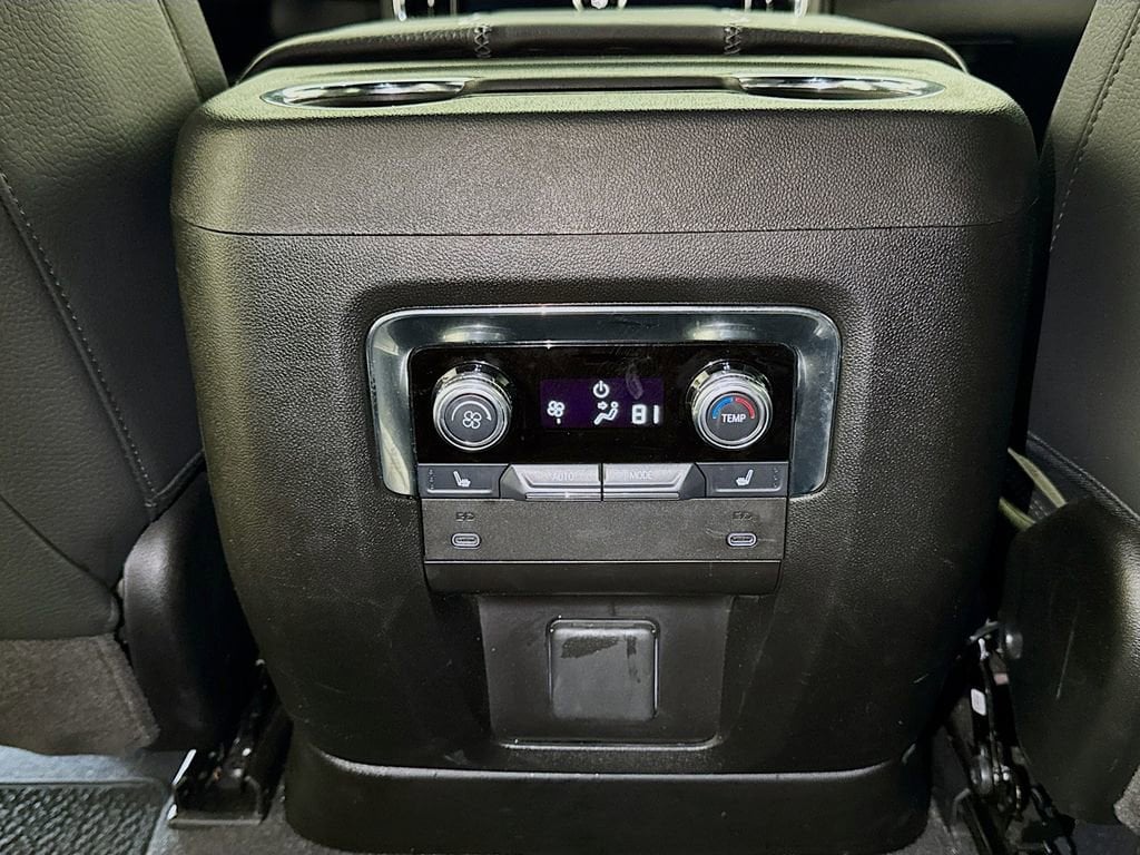 2025 GMC Yukon XL Denali - Photo 24