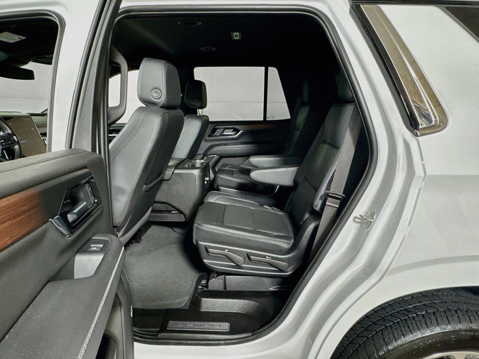 2025 GMC Yukon Denali - Photo 22