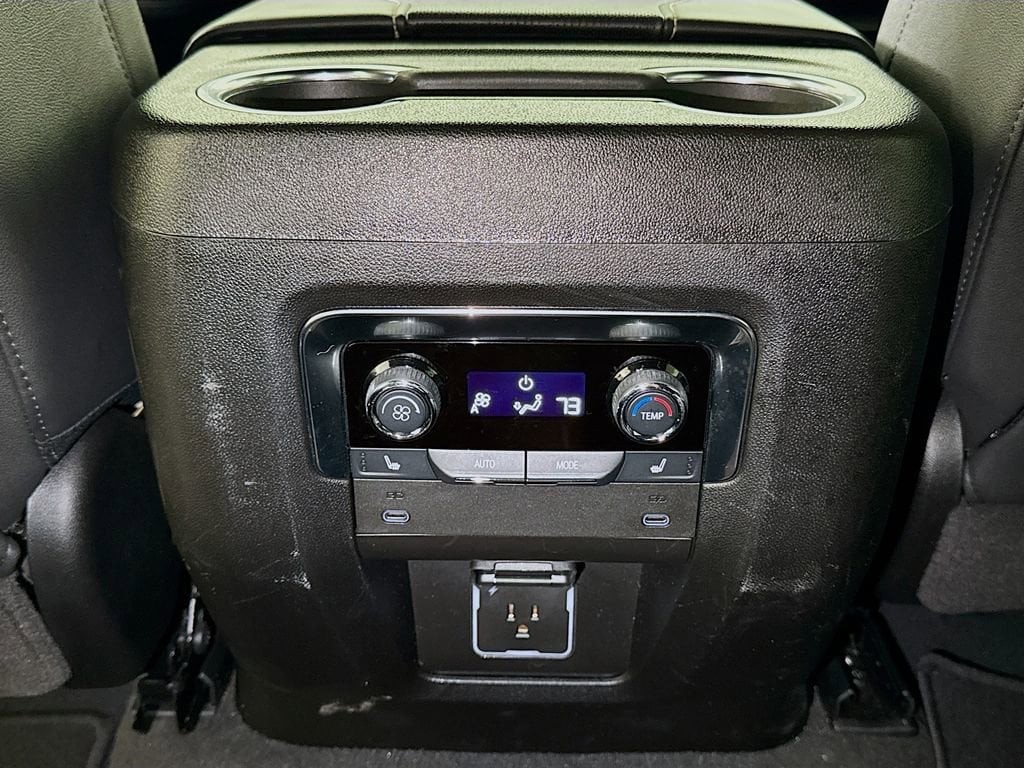 2025 Chevrolet Suburban Premier - Photo 24