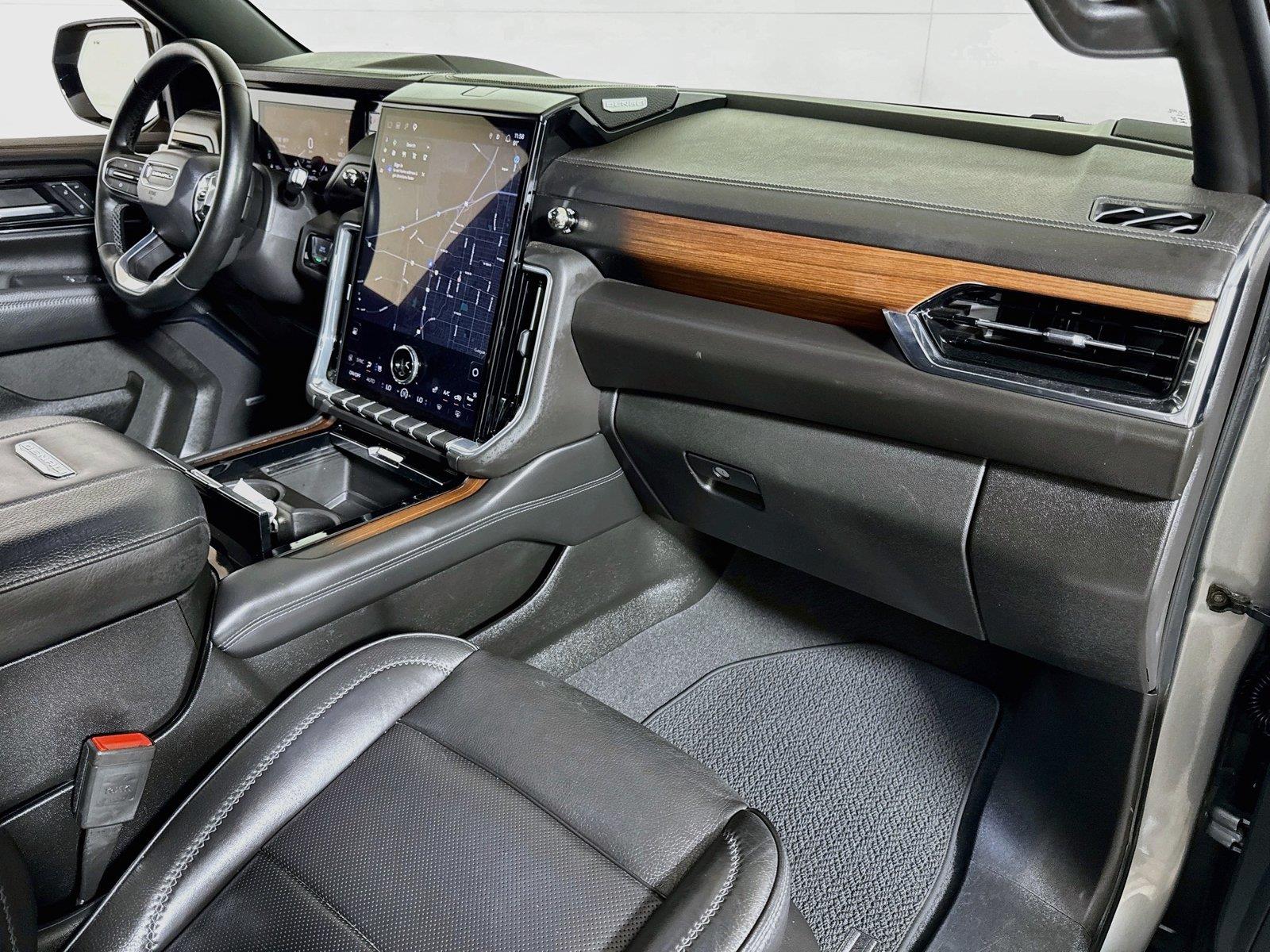 2025 GMC Yukon XL Denali - Photo 29