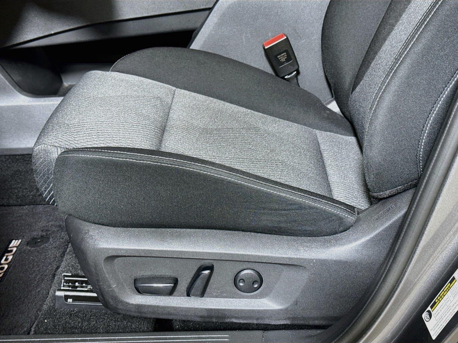 2025 Nissan Rogue SV - Photo 16