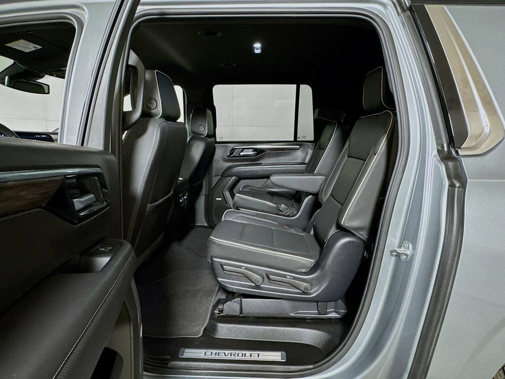 2025 Chevrolet Suburban Premier - Photo 23