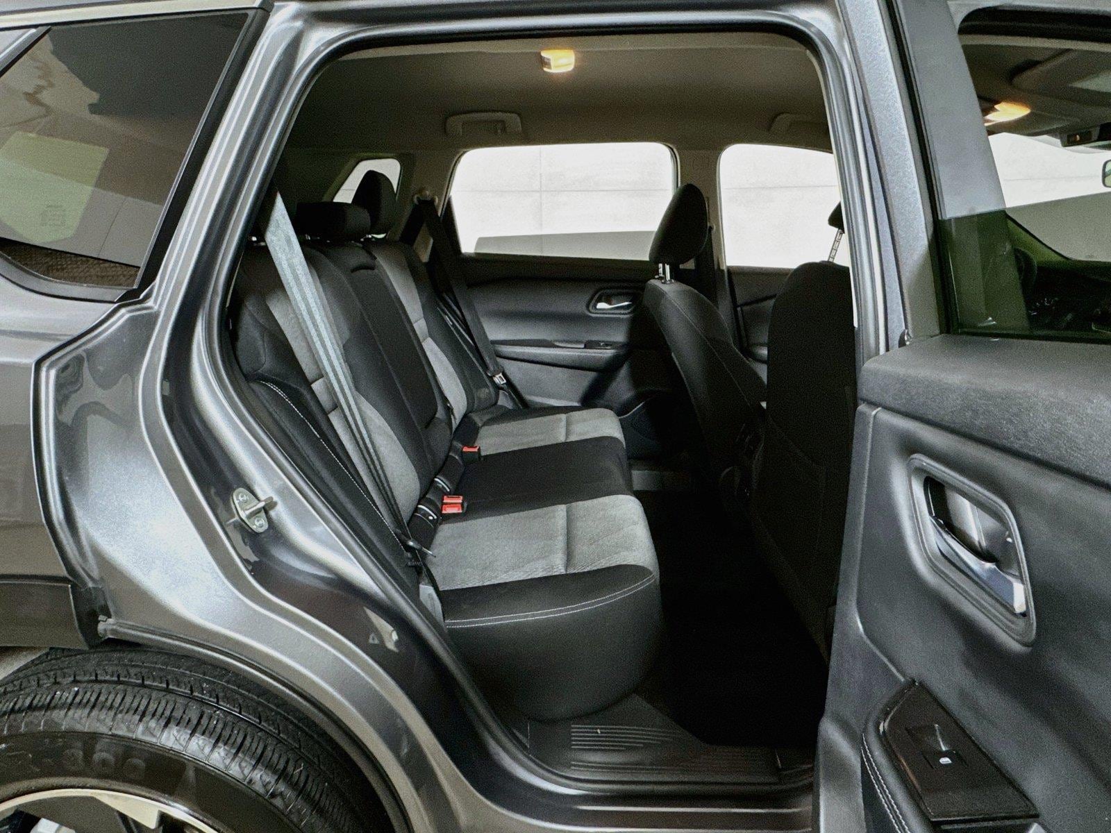 2025 Nissan Rogue SV - Photo 23