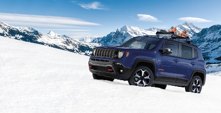 Jeep Renegade driving in snow