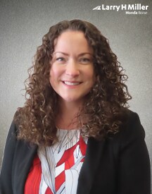 Staff member Jennifer Friedrich from ID_329ced22ad82