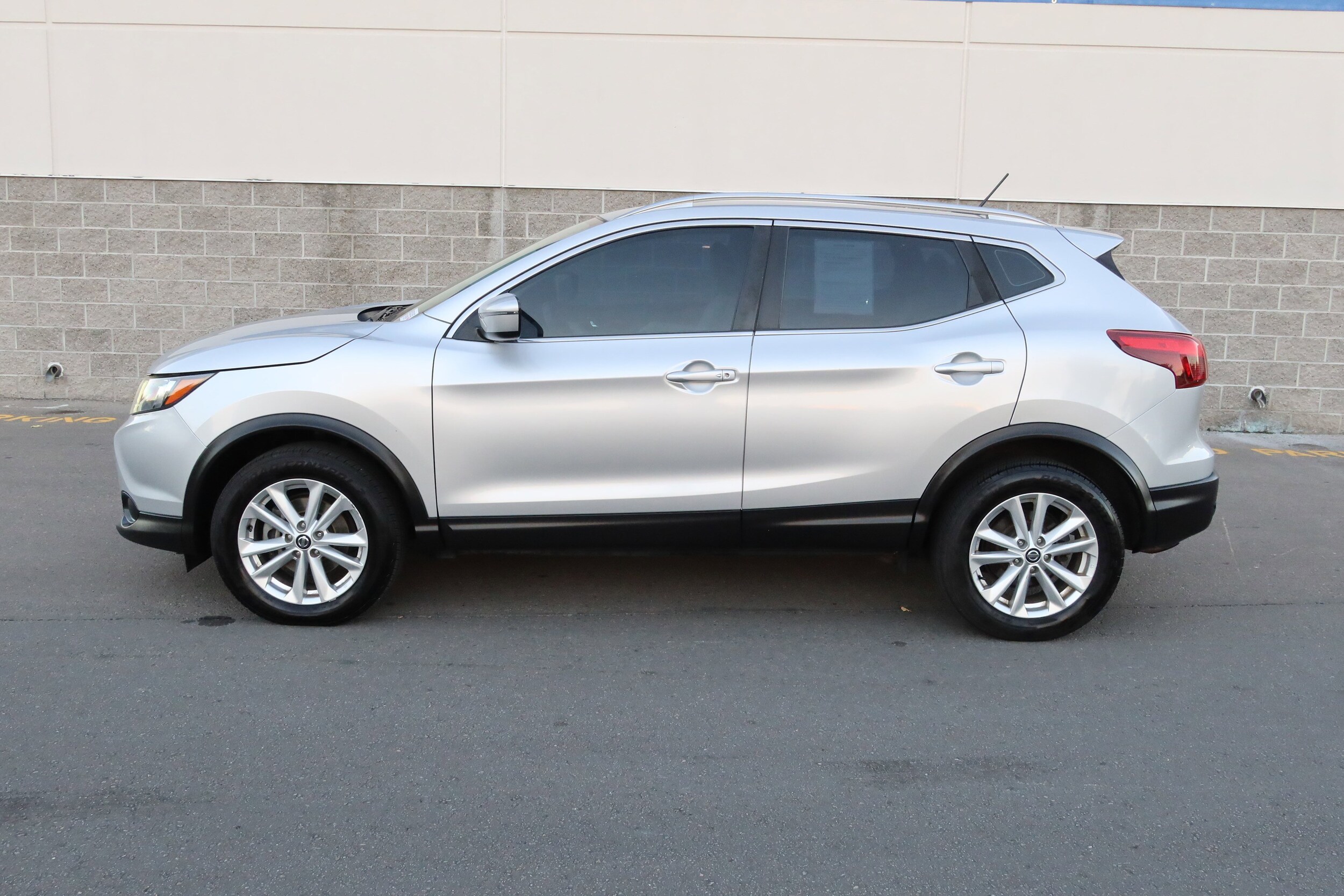 2019 Nissan Rogue Sport SV photo 2