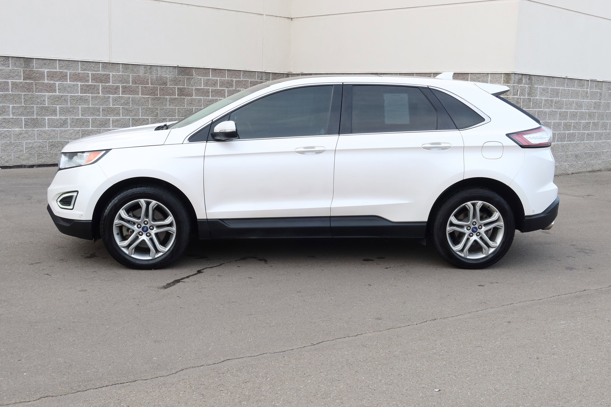 2018 Ford Edge Titanium photo 2