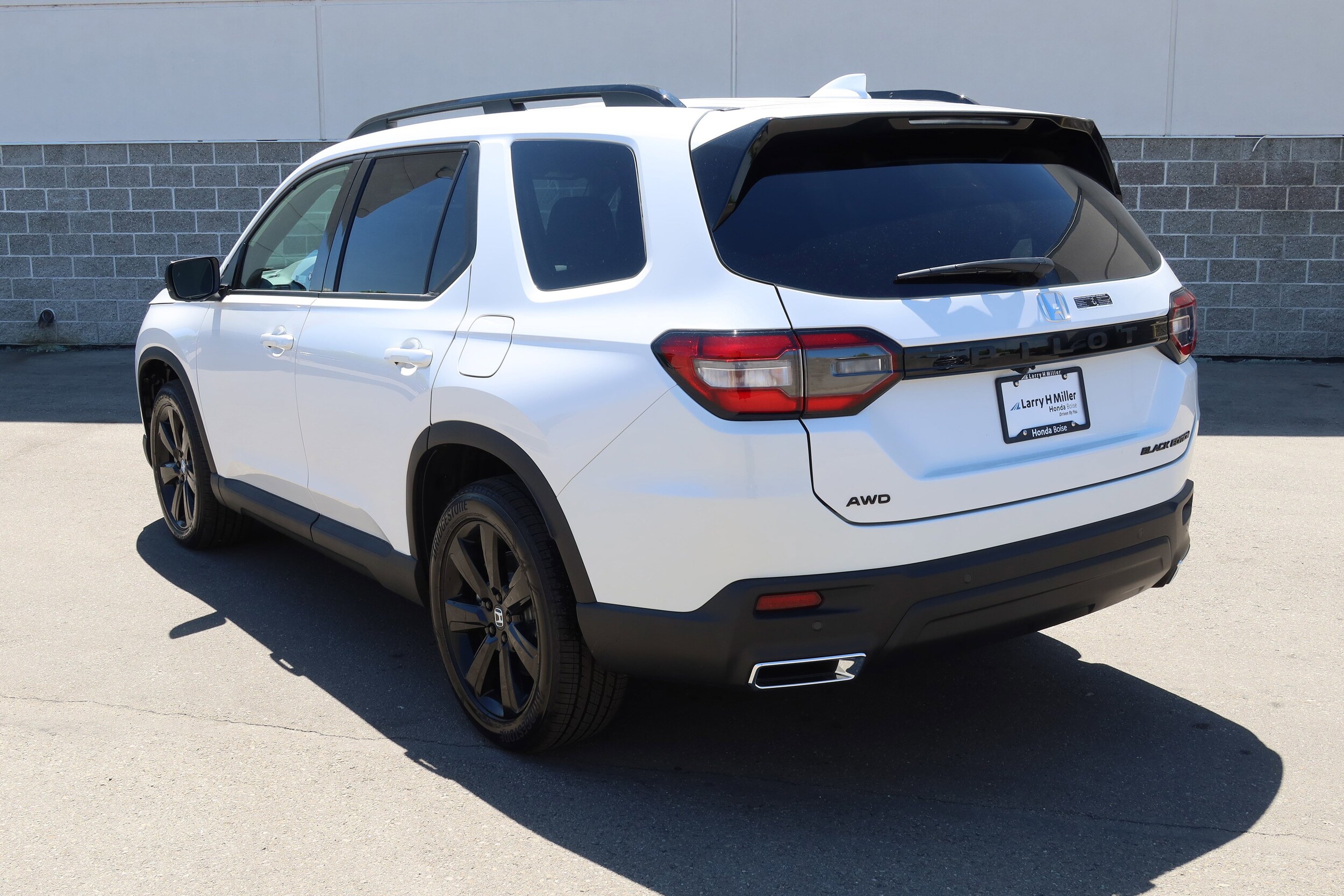 2025 Honda Pilot Black Edition photo 2