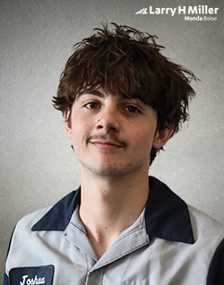Staff member Joshua from ID_e97dc36df241