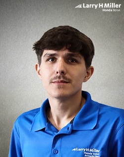 Staff member Kade from ID_e97dc36df241