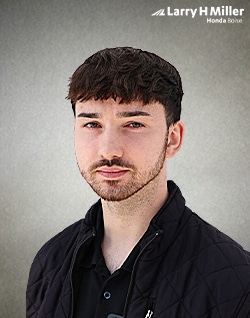 Staff member Damir from ID_e97dc36df241