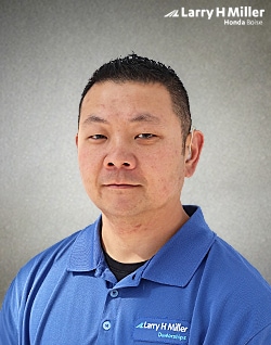 Staff member Nick from ID_e97dc36df241