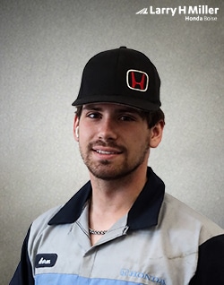 Staff member Aaron from ID_e97dc36df241