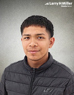 Staff member Johnathan from ID_e97dc36df241