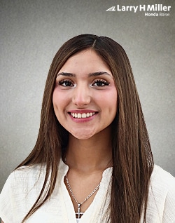 Staff member Bella from ID_e97dc36df241