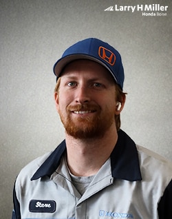 Staff member Steve from ID_e97dc36df241