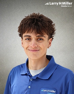 Staff member Julian from ID_e97dc36df241