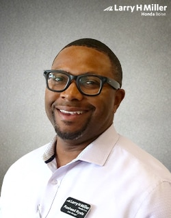 Staff member Rasheed Ryals from ID_44c49cd5407f